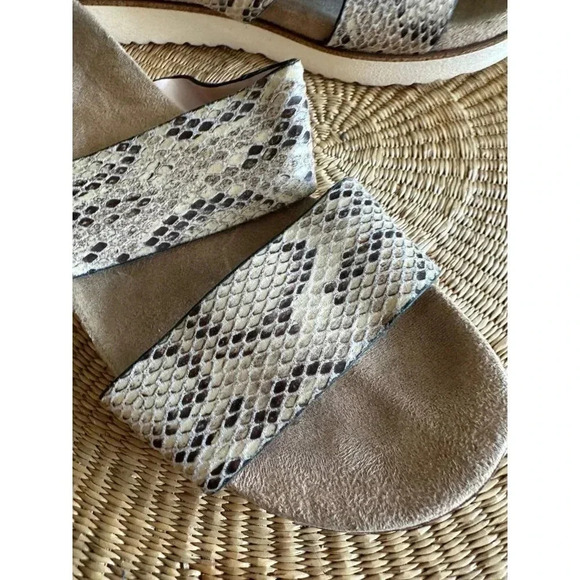 Women’s size 6 snakeskin Sandals - Picture 2 of 7